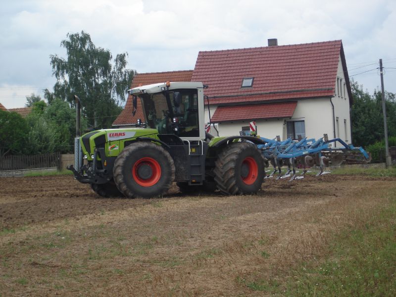 Claas Xerion 3300 02.jpg